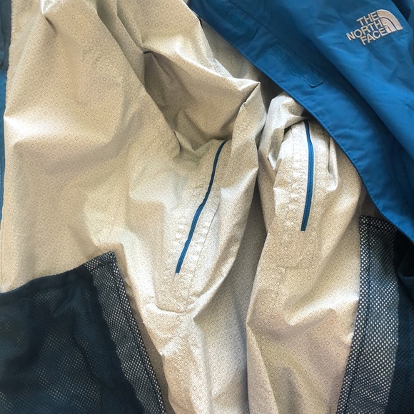 The North Face windbreaker - Picture 6 of 6